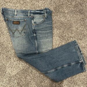 Men’s Light Wash Wrangler Jeans